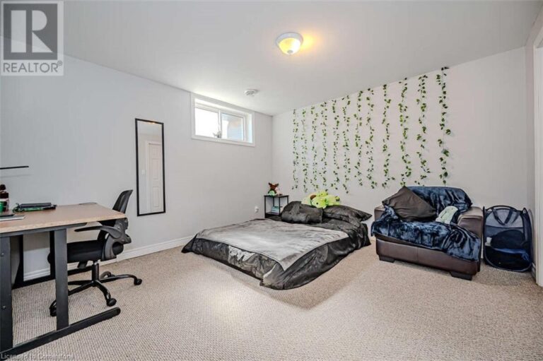 33 PINECREST