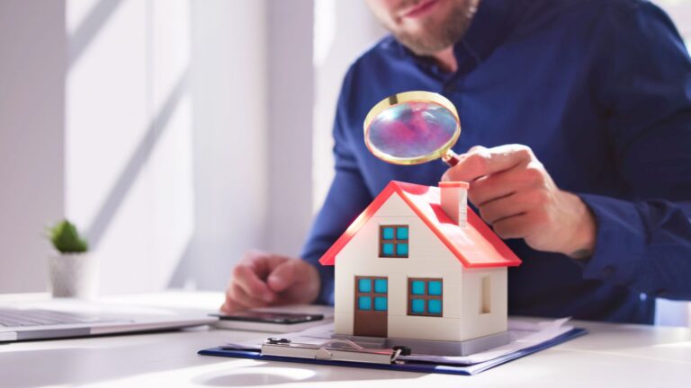 What brokerage offers flat-fee or reduced commission options for home sellers?