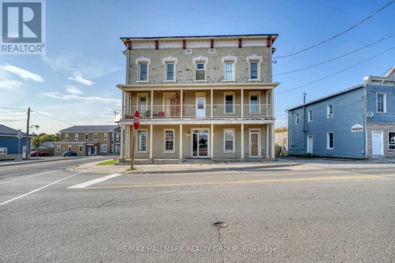 2084 DUNDAS