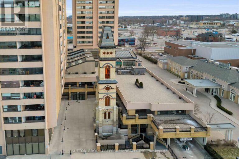 379 Dundas
